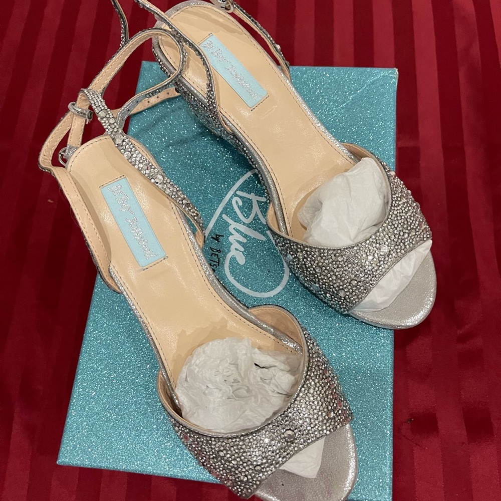 NEW Betsy Johnson embellished wedge 8.5